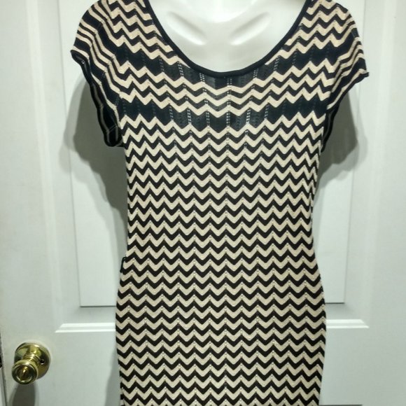 JULIAN TAYLOR NEW YORK WOMEN'S DRESS SiZE L - Picture 1 of 7